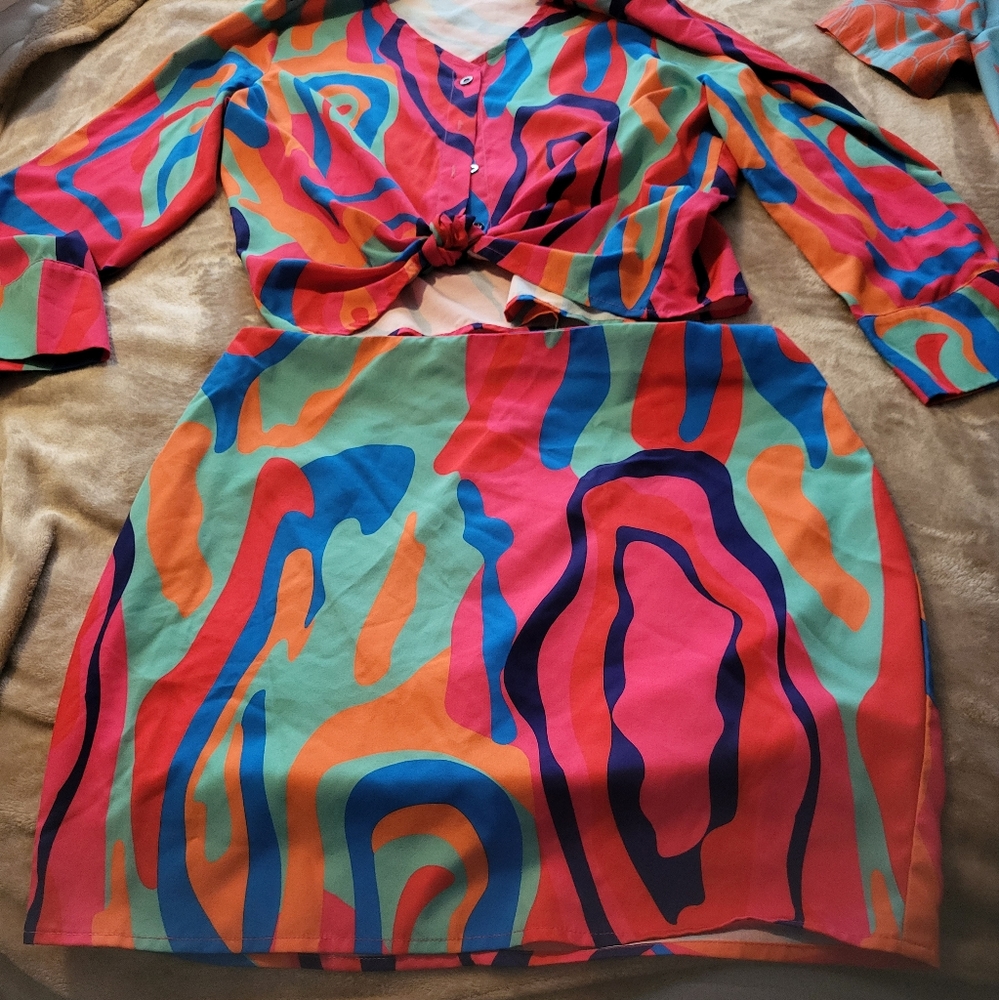 Cute 2 piece sets (shorts+kimono) (shorts+top) Pairs well with heels or sandals